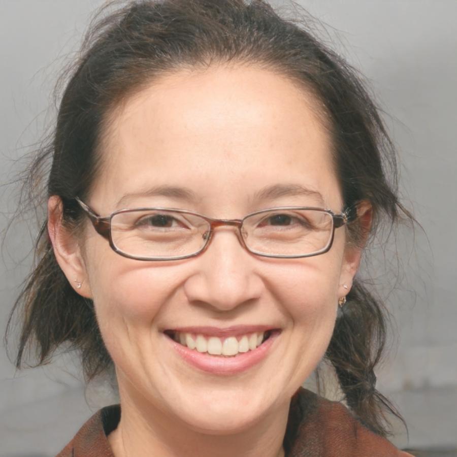 Instructor Malin Svendsen teaching blockchain development